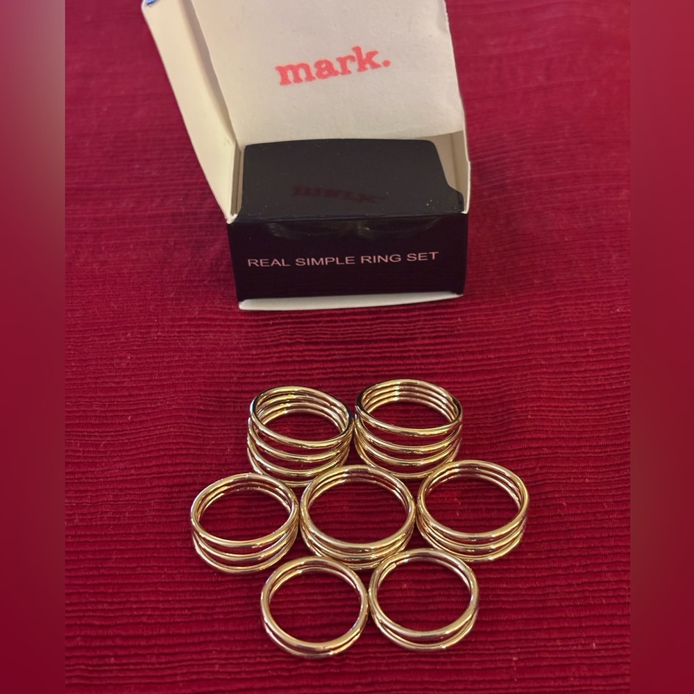 Avon costume jewelry rings, assorted. NO real gold or silver. NO real diamonds. - Picture 10 of 12